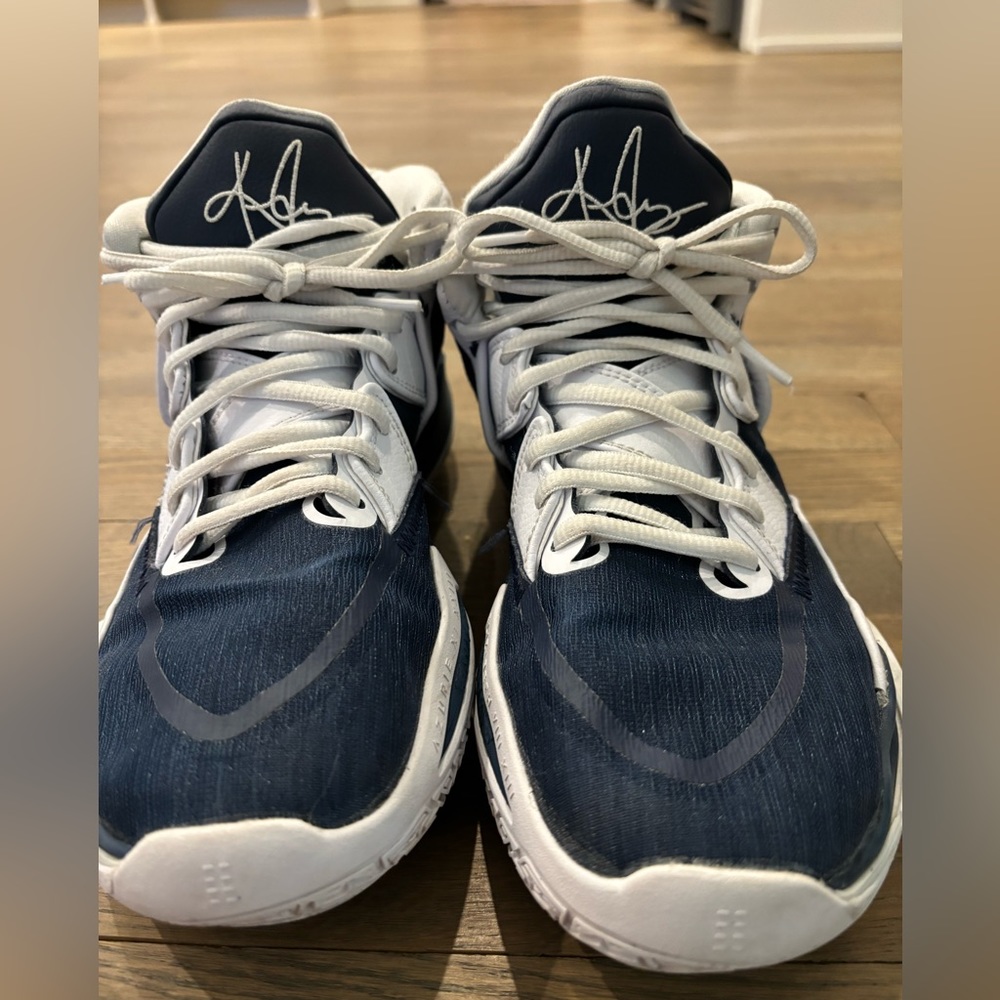 Kylie Nike infinity basketball shoes